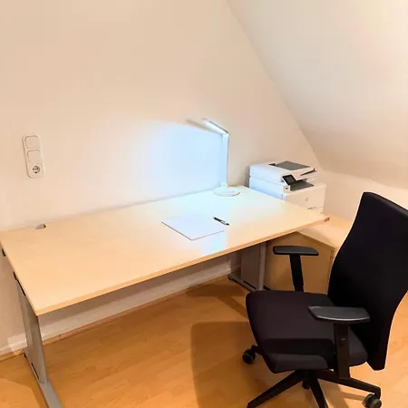 Moderne Mit Arbeitsplatz, Netflix, Nespresso & Privatem Stellplatz Lägenhet Duisburg