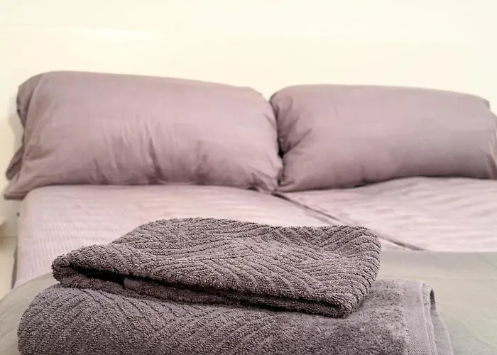 Moderne Mit Arbeitsplatz, Netflix, Nespresso & Privatem Stellplatz Duisburg